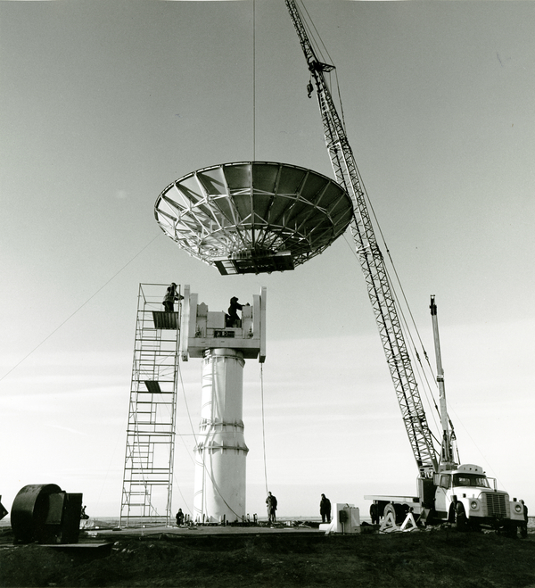 antenna being assembled.jpg